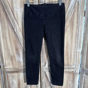 Alice + Olivia Capri Leggings